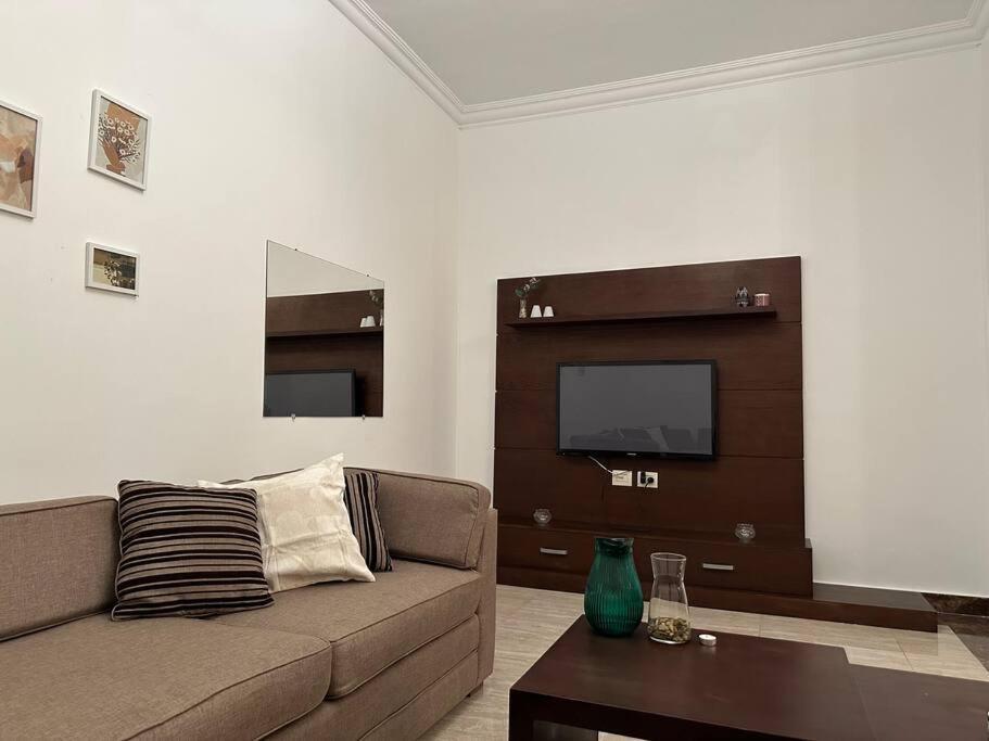 Zamalek Spacious 2 Bedroom With Full Kitchen *