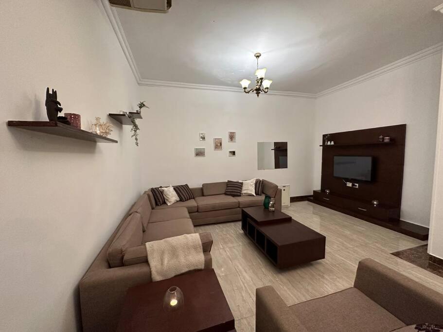 Zamalek Spacious 2 Bedroom With Full Kitchen Apartment *