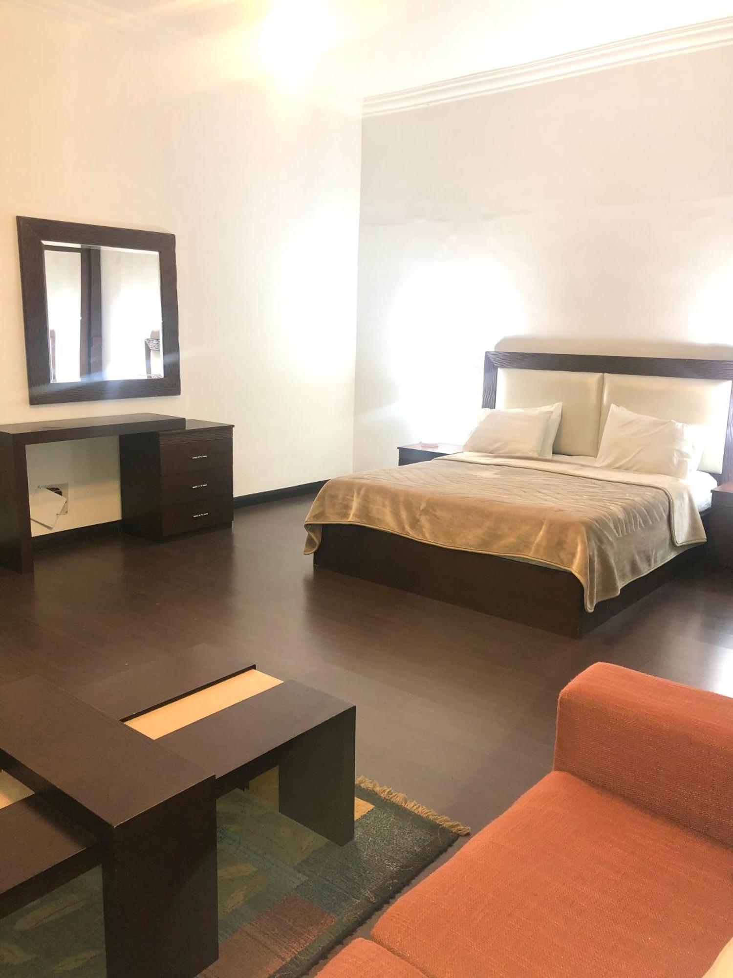 Zamalek Spacious 2 Bedroom With Full Kitchen